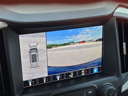 Used 2024 GMC Terrain SLT w/ Tech Package FWD image 32