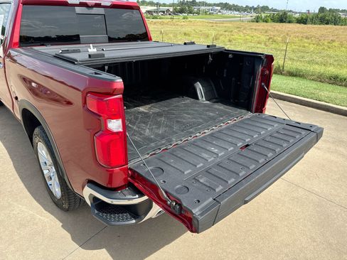 Used 2025 Chevrolet Silverado 1500 LTZ w/ LTZ Premium Package AWD/4WD image 25