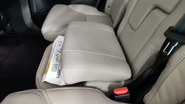 Certified 2026 Volvo XC90 B6 Ultra w/ Protection Package AWD/4WD image 32