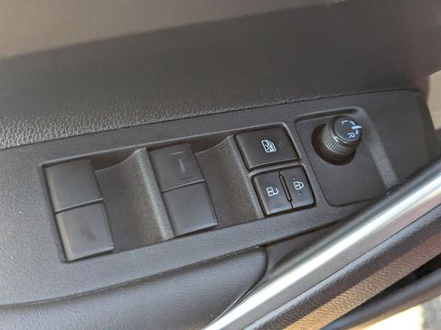 Used 2024 Toyota Corolla Cross SE w/ Moonroof Package image 22