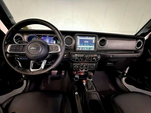 Used 2023 Jeep Wrangler Unlimited Rubicon 4xe w/ Cold Weather Group AWD/4WD image 14