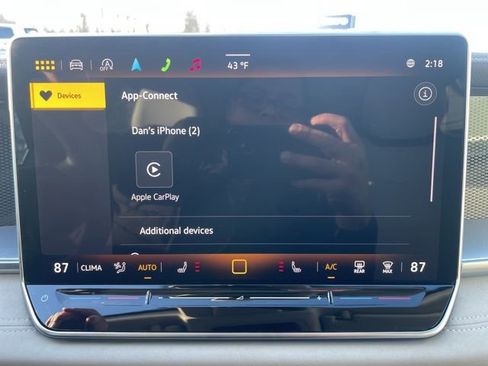 Used 2025 Volkswagen Tiguan SE w/ Panoramic Sunroof Package image 19