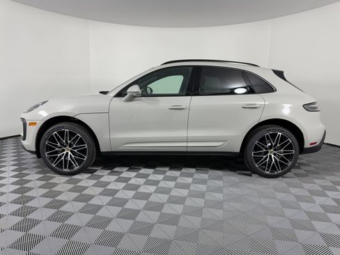 Certified 2026 Porsche Macan AWD/4WD image 2