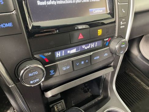 Used 2016 Toyota Camry XSE w/ Moonroof Package image 8