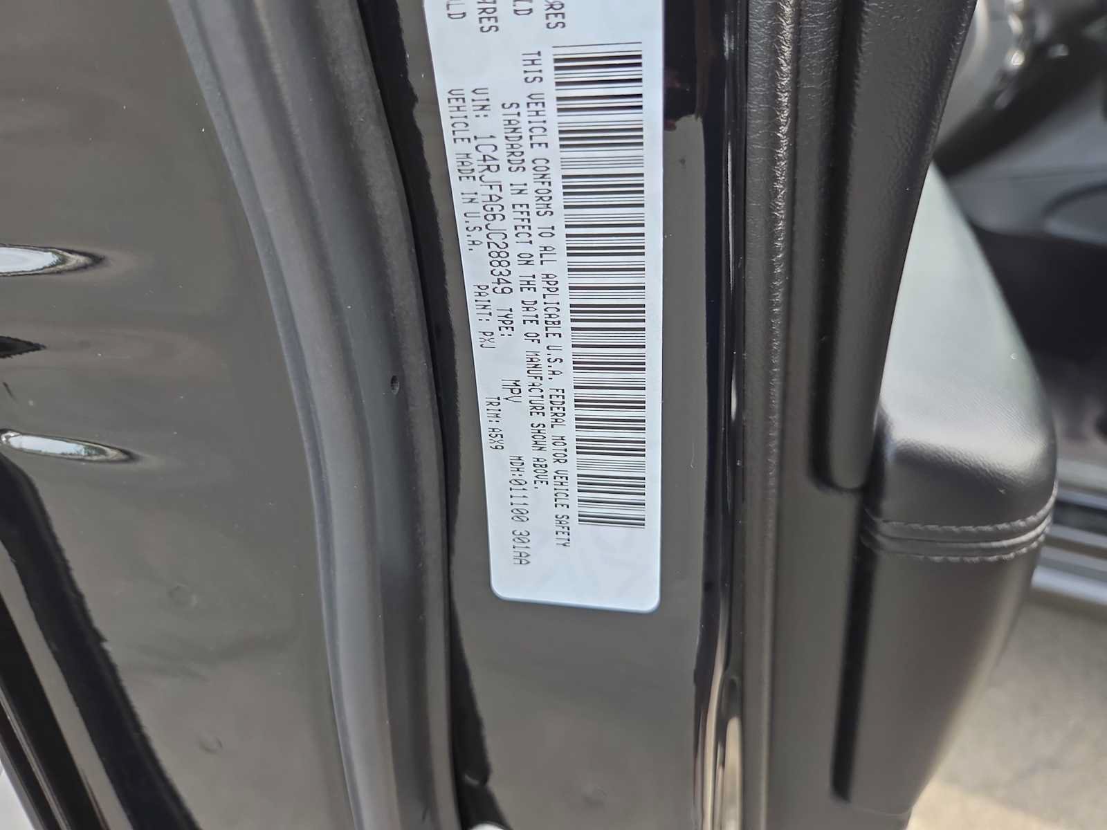Used 2018 Jeep Grand Cherokee Laredo AWD/4WD image 29