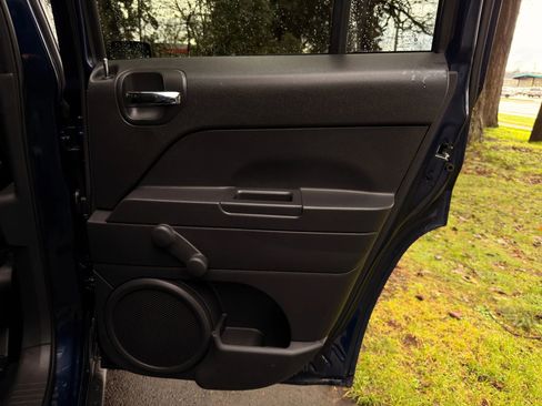 Used 2016 Jeep Patriot Sport image 40