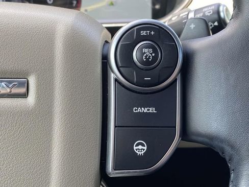 Used 2018 Land Rover Discovery HSE image 29