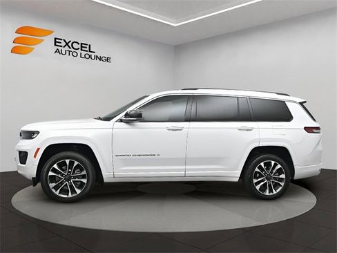 Used 2021 Jeep Grand Cherokee L Overland w/ Advanced Protech Group III image 2