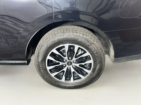 Used 2025 Ford Expedition Platinum AWD/4WD image 11