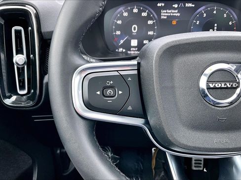 Certified 2022 Volvo XC40 T5 R-Design w/ Advanced Package image 22