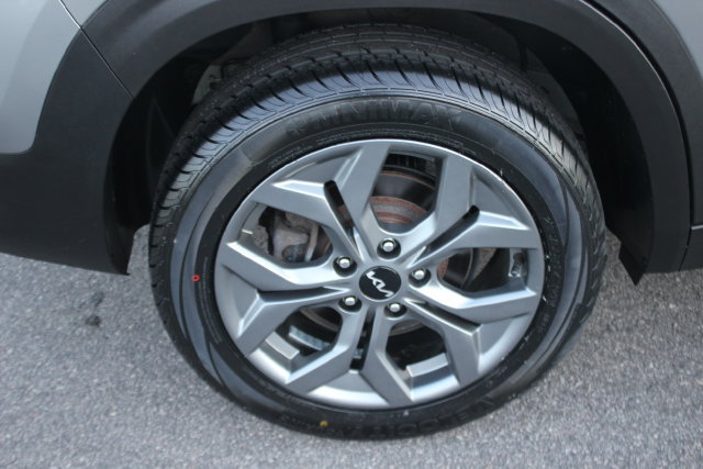 Used 2024 Kia Seltos LX AWD/4WD image 36