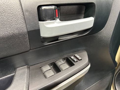 Used 2017 Toyota Tundra SR5 w/ SR5 Upgrade Package image 29