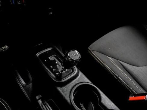 Used 2018 Jeep Wrangler Unlimited Sahara w/ Connectivity Group image 19