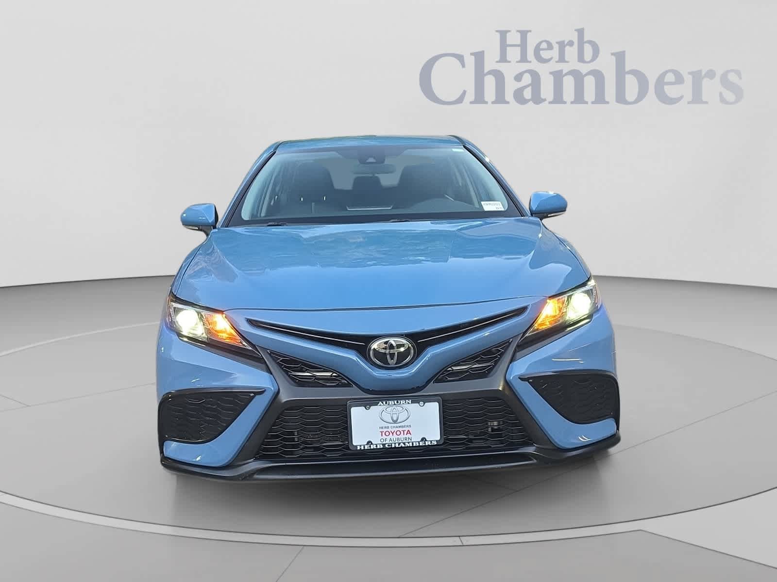 Used 2023 Toyota Camry SE FWD image 2