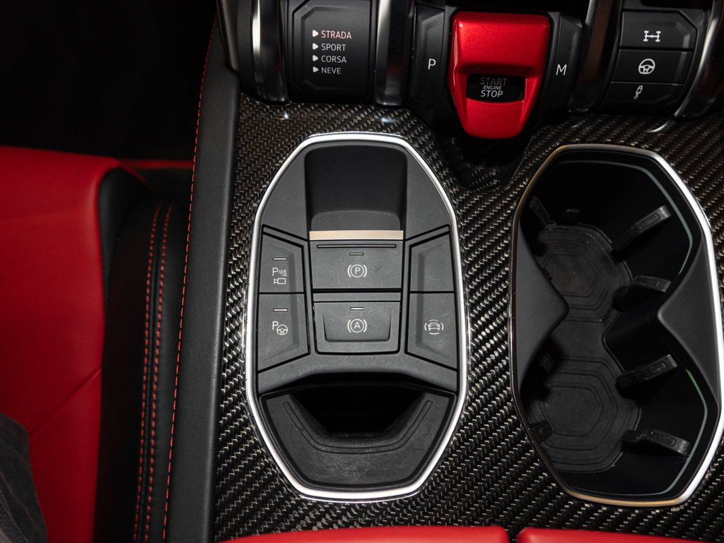 Used 2022 Lamborghini Urus AWD/4WD image 31