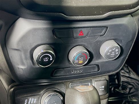 Used 2020 Jeep Renegade Sport w/ Sport Appearance Group image 15