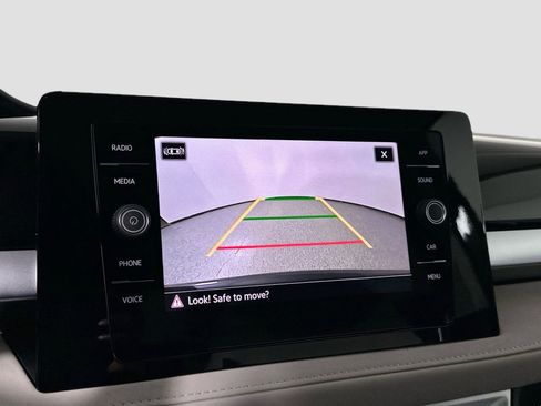 Certified 2025 Volkswagen Taos SE image 12