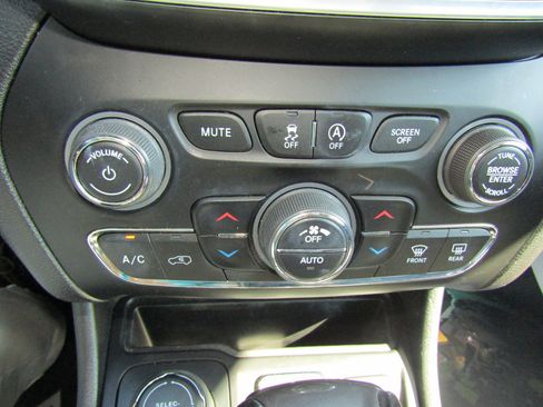 Used 2021 Jeep Cherokee Limited w/ Trailer Tow Group image 29