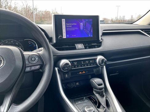 Used 2025 Toyota RAV4 XLE image 18
