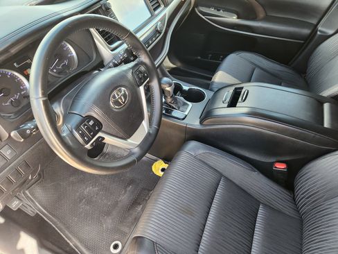 Used 2018 Toyota Highlander Plus FWD image 14