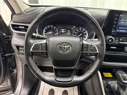 Used 2022 Toyota Highlander XLE image 37