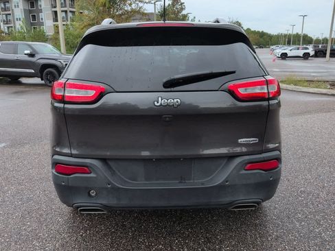 Used 2017 Jeep Cherokee Latitude w/ Safety/Convenience Group FWD image 5