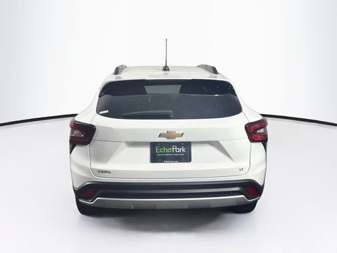 Used 2025 Chevrolet Trax LT w/ LT Convenience Package FWD image 7