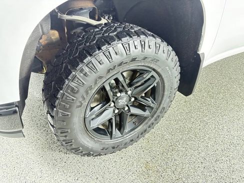 Used 2020 Chevrolet Silverado 1500 Custom Trail Boss w/ Custom Convenience Package AWD/4WD image 10