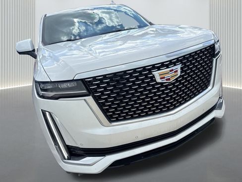 Used 2022 Cadillac Escalade Luxury image 9