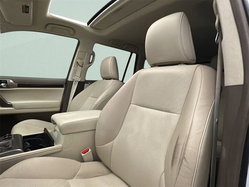 Used 2018 Lexus GX 460 Premium w/ Premium Package image 9