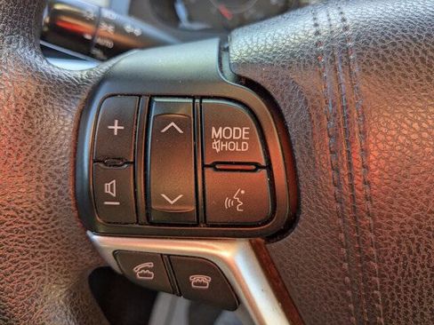 Used 2015 Toyota Sienna LE image 18