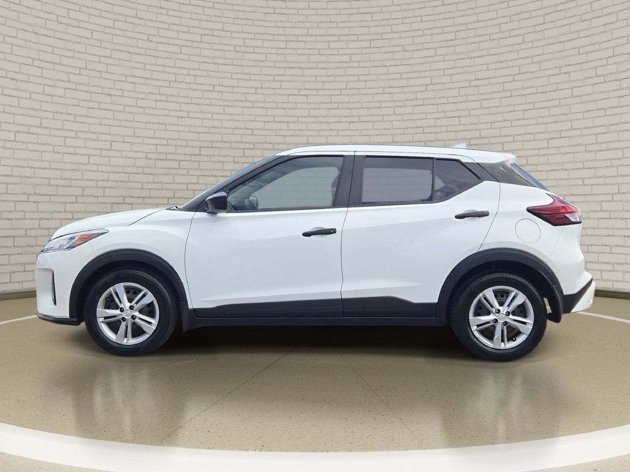 Used 2024 Nissan Kicks S FWD image 8