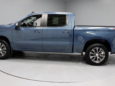 Used 2024 Chevrolet Silverado 1500 LT AWD/4WD image 7