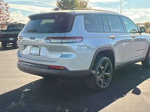 New 2025 Jeep Grand Cherokee L Laredo image 3