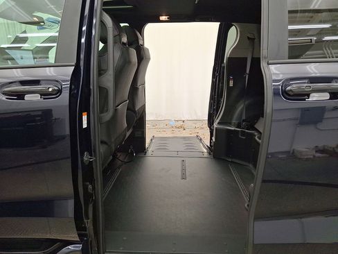 Used 2025 Toyota Sienna XSE image 26