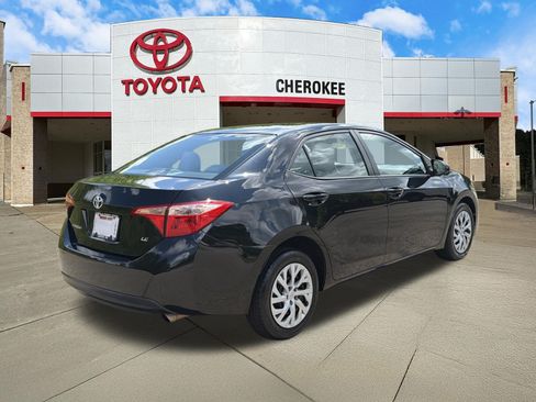 Used 2017 Toyota Corolla LE FWD image 5