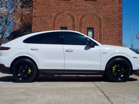 Used 2023 Porsche Cayenne Platinum Edition AWD/4WD image 4