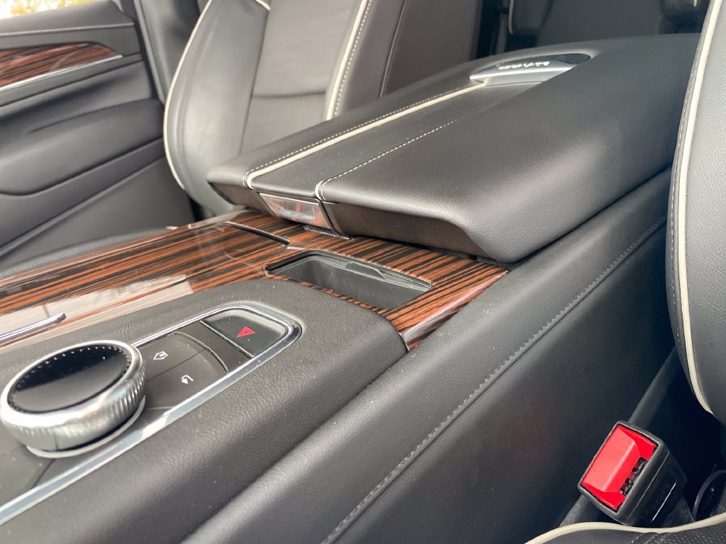 Used 2024 Cadillac Escalade Premium Luxury AWD/4WD image 24