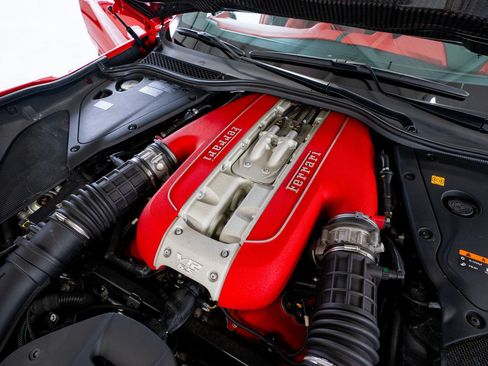 Used 2020 Ferrari 812 Superfast RWD image 97