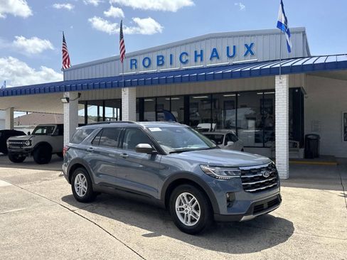 Certified 2026 Ford Explorer Active w/ Active Comfort Package RWD image 1