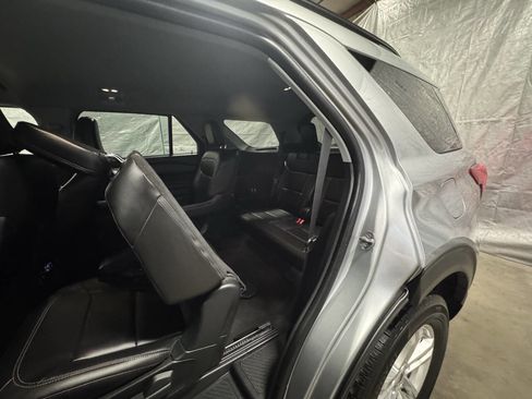 Used 2022 Ford Explorer XLT w/ Equipment Group 202A image 17