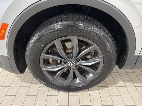 Certified 2022 Volkswagen Tiguan SE image 30