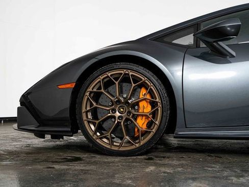 Used 2023 Lamborghini Huracan Tecnica image 12