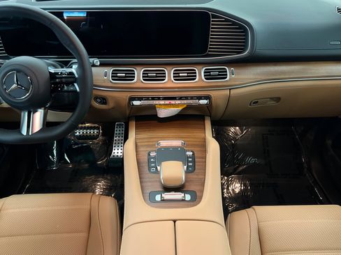 New 2026 Mercedes-Benz GLS 580 4MATIC image 13