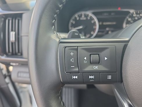 Used 2025 Nissan Pathfinder SV AWD/4WD image 18