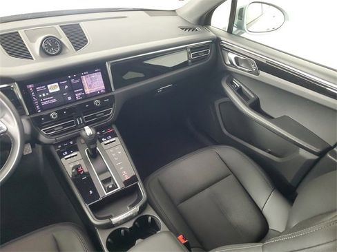 Used 2024 Porsche Macan image 16