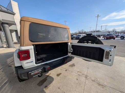 Used 2021 Jeep Wrangler Unlimited Sahara w/ Cold Weather Group image 11