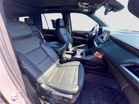 Used 2024 Chevrolet Tahoe High Country w/ Advanced Technology Package image 16