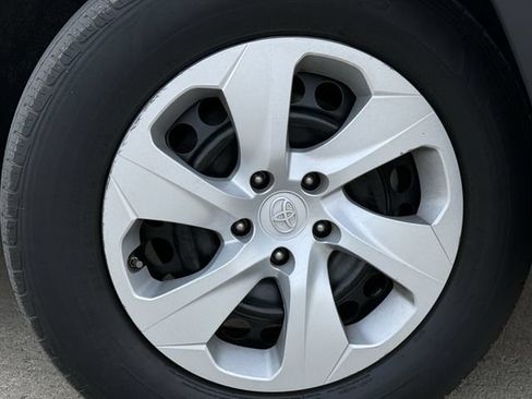 Used 2020 Toyota RAV4 LE FWD image 10