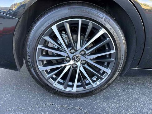 Used 2024 Lexus ES 300h w/ Premium Package FWD image 34